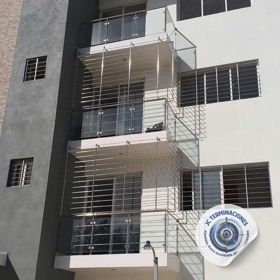 Balcón, baranda, acero inoxidable, vidrios, protectores