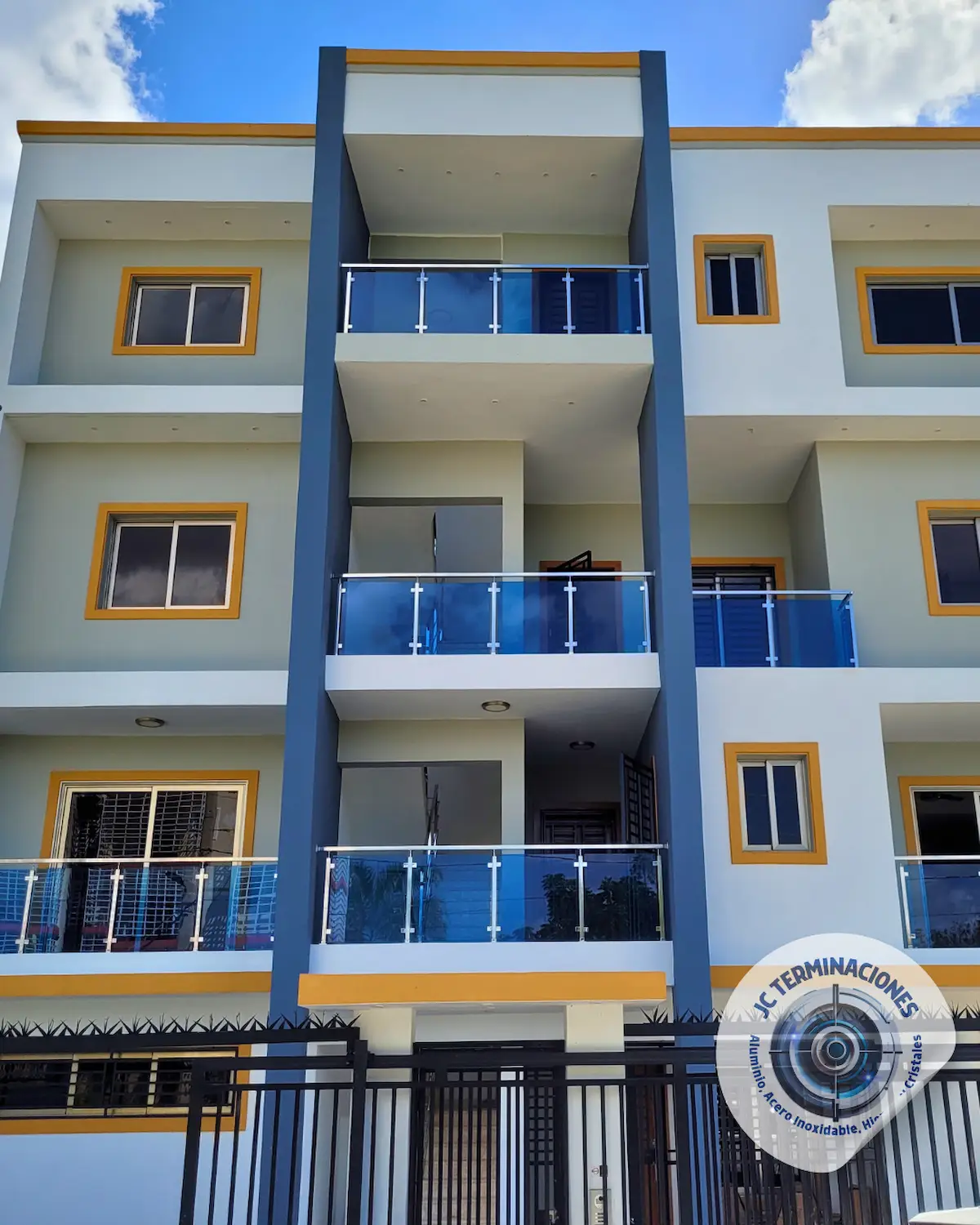 edificio la romana barandas balcones, ventanas, terminacion